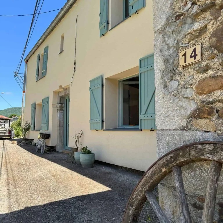 Chantier d'isolation thermique par l'extérieur à Nistos dans les Hautes-Pyrénées (65) façade 1_1