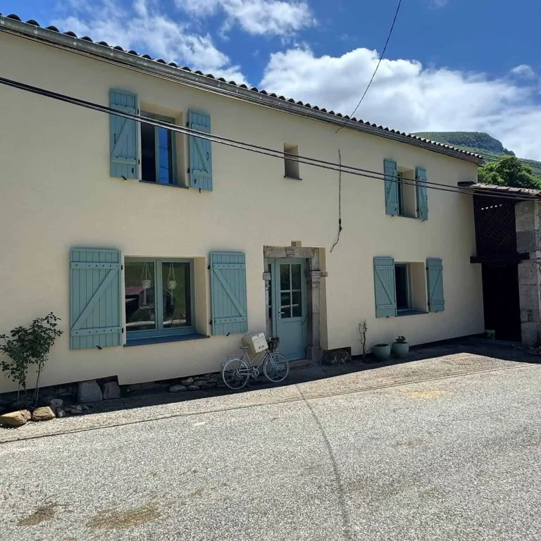 Chantier d'isolation thermique par l'extérieur à Nistos dans les Hautes-Pyrénées (65) façade 2_1